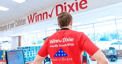 Winn-Dixie associate wearing a shirt that says "Winn-Dixie stands with Folds of Honor".