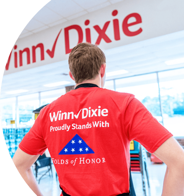 Winn-Dixie associate wearing a shirt that says "Winn-Dixie stands with Folds of Honor".